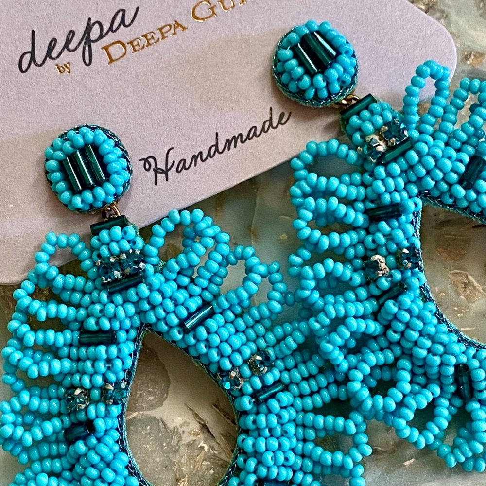 NWT Deepa Gurnani Beaded Ruffled Chandeliers - Picture 5 of 15
